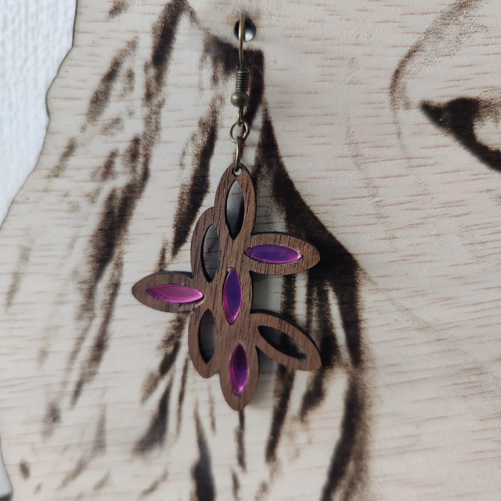 oorbel-walnut-pink.jpg